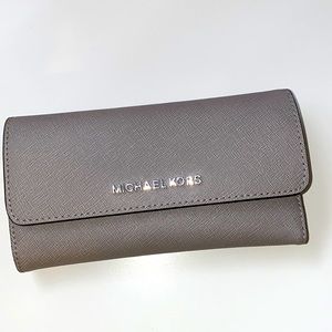 Michael Kors Jet Set Travel Large Trifold Wallet Pearl Gray Saffiano